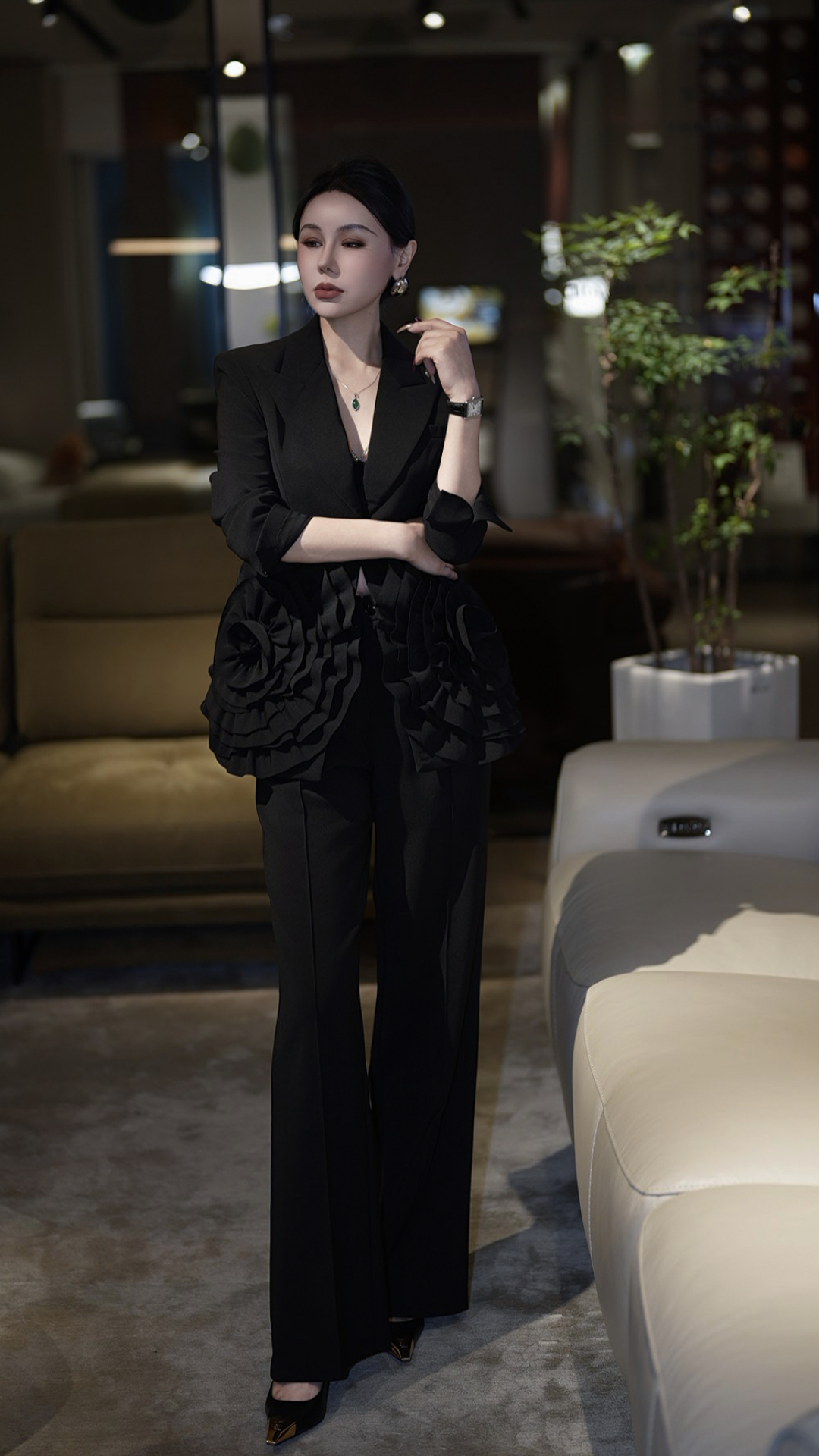 High-Quality Women’s Clothes: Handcrafted Flowers, Glitter, High-End Style for Events. - 图片 2