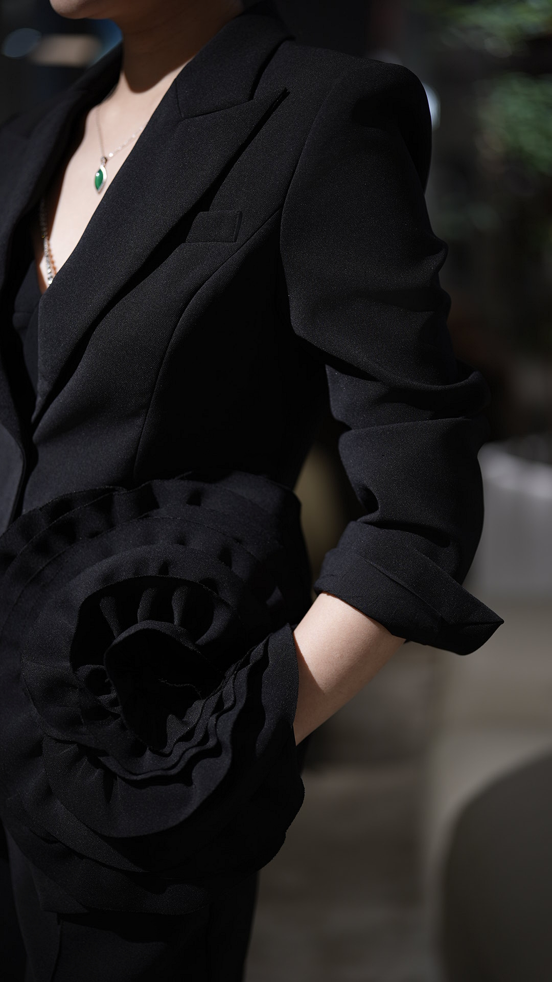 High-Quality Women’s Clothes: Handcrafted Flowers, Glitter, High-End Style for Events.
