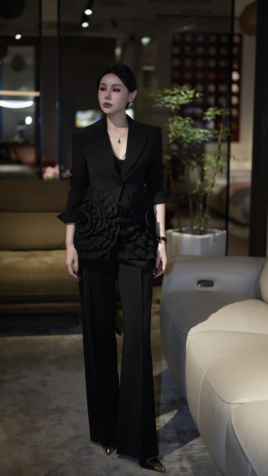 High-Quality Women’s Clothes: Handcrafted Flowers, Glitter, High-End Style for Events. - 图片 4