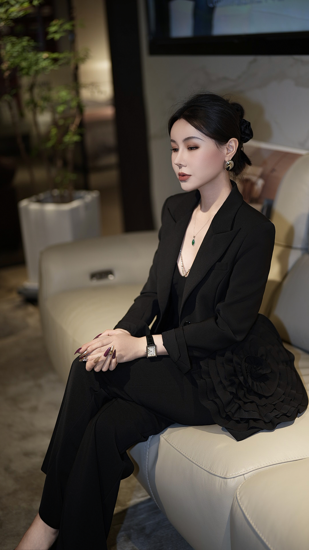 High-Quality Women’s Clothes: Handcrafted Flowers, Glitter, High-End Style for Events. - 图片 7