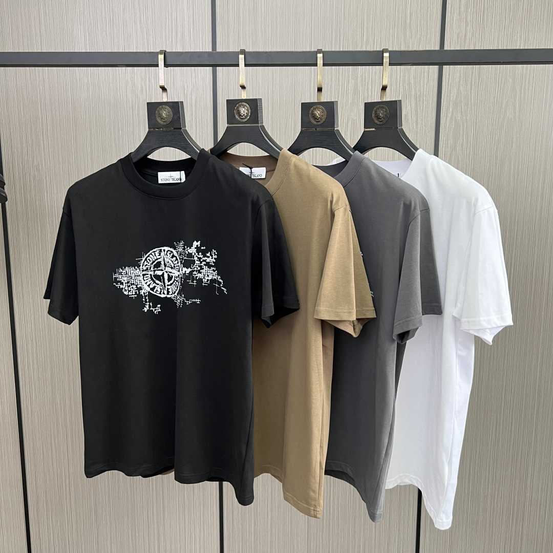 。新款🌟石头岛新款T恤，面料采用顶级原版精梳棉洗水面料，立体印花图案设计，时尚潮流，顶级的做工，高端品质