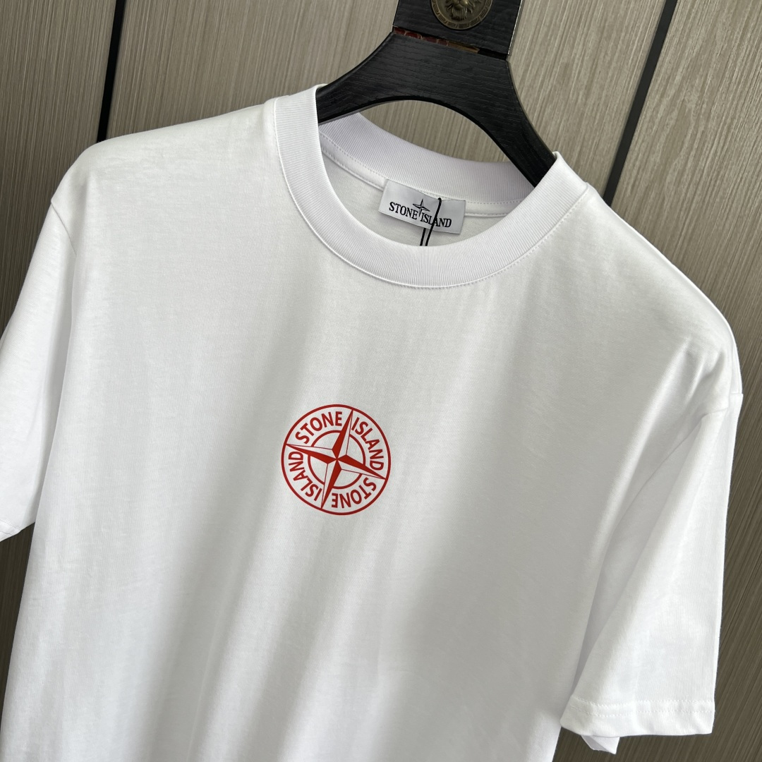 。新款🌟石头岛新款T恤，面料采用顶级原版精梳棉洗水面料，立体印花图案设计，时尚潮流，顶级的做工，高端品质