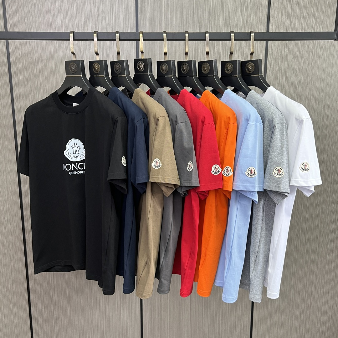 。新款🌟蒙口新款T恤，面料采用顶级原版精梳棉洗水面料，立体印花图案设计，时尚潮流，顶级的做工，高端品质！