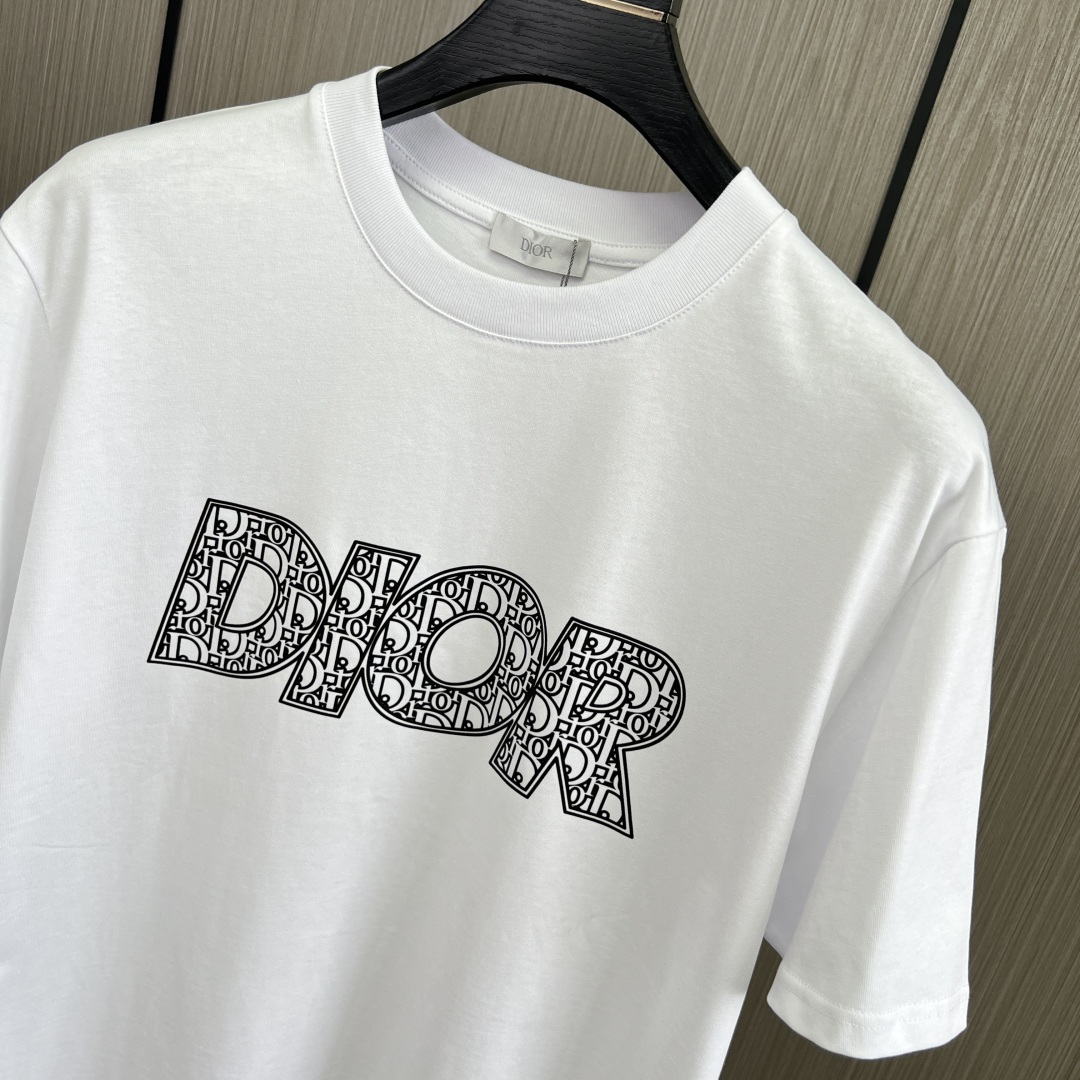 。新款🌟Dior新款T恤，面料采用顶级原版精梳棉洗水面料，立体印花图案设计，时尚潮流，顶级的做工，高端品