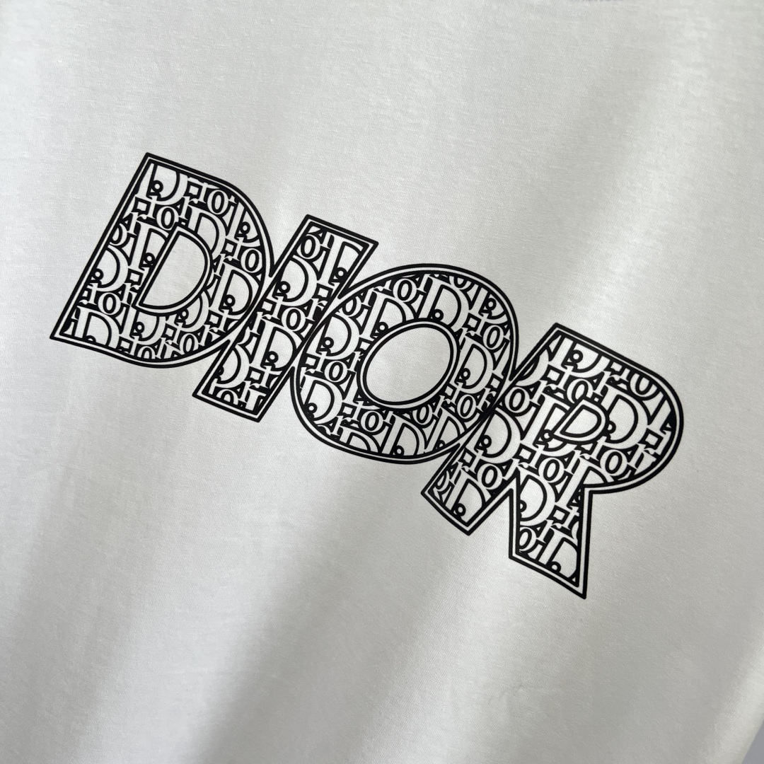 。新款🌟Dior新款T恤，面料采用顶级原版精梳棉洗水面料，立体印花图案设计，时尚潮流，顶级的做工，高端品