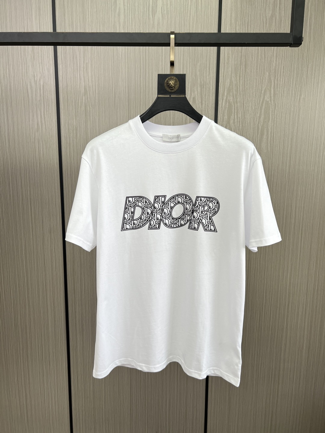 。新款🌟Dior新款T恤，面料采用顶级原版精梳棉洗水面料，立体印花图案设计，时尚潮流，顶级的做工，高端品