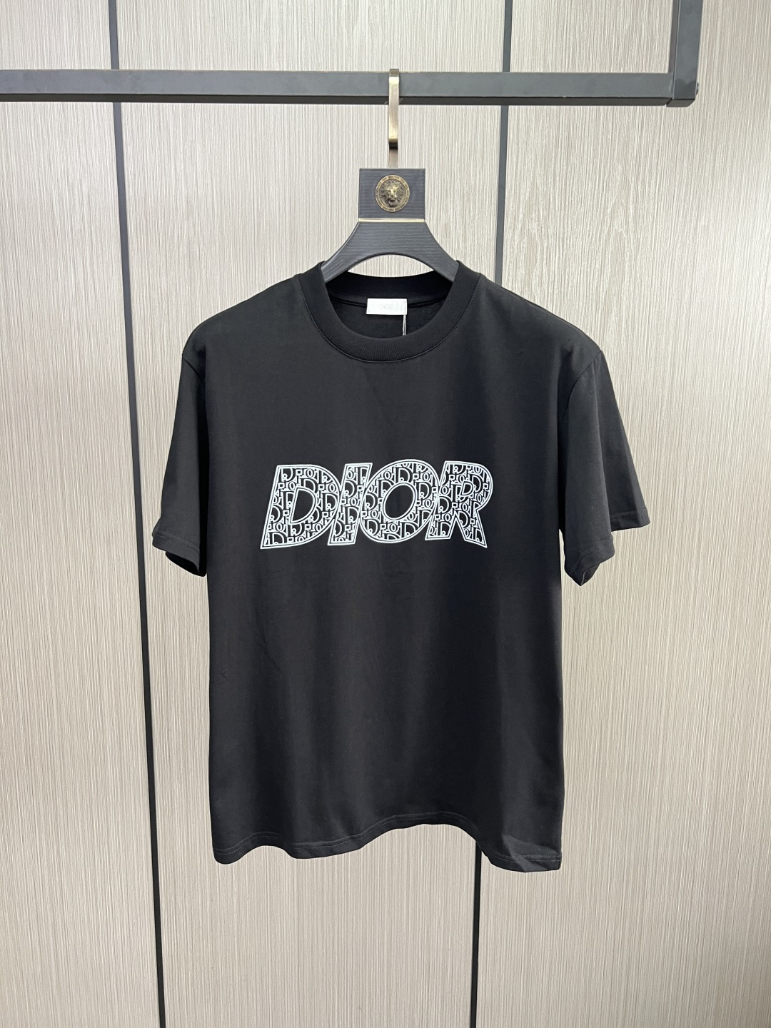 。新款🌟Dior新款T恤，面料采用顶级原版精梳棉洗水面料，立体印花图案设计，时尚潮流，顶级的做工，高端品