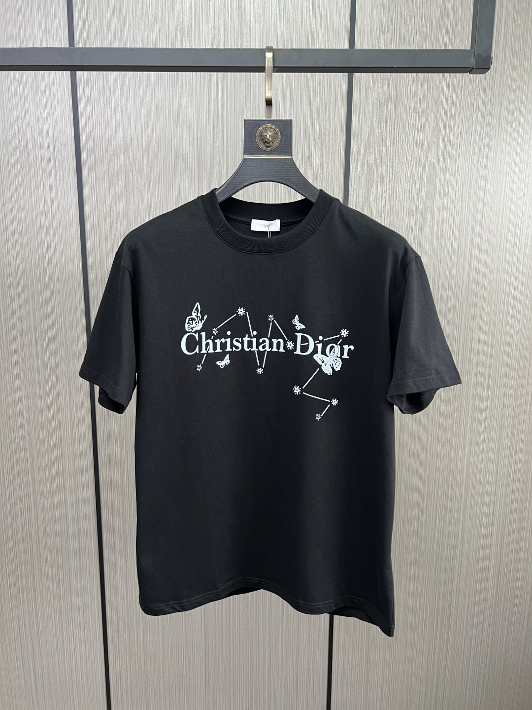 。新款🌟Dior新款T恤，面料采用顶级原版精梳棉洗水面料，立体印花图案设计，时尚潮流，顶级的做工，高端品