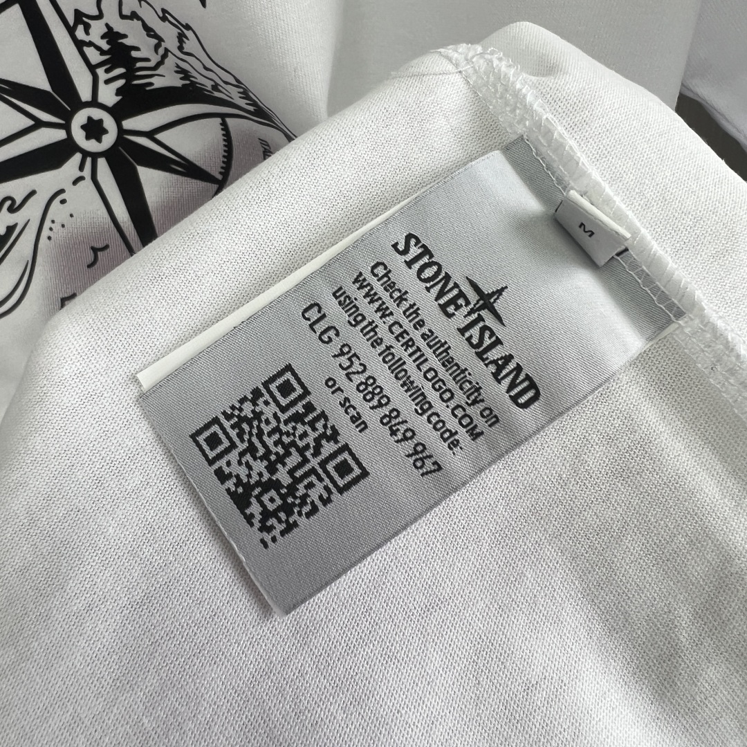 。新款🌟石头岛新款T恤，面料采用顶级原版精梳棉洗水面料，立体印花图案设计，时尚潮流，顶级的做工，高端品质