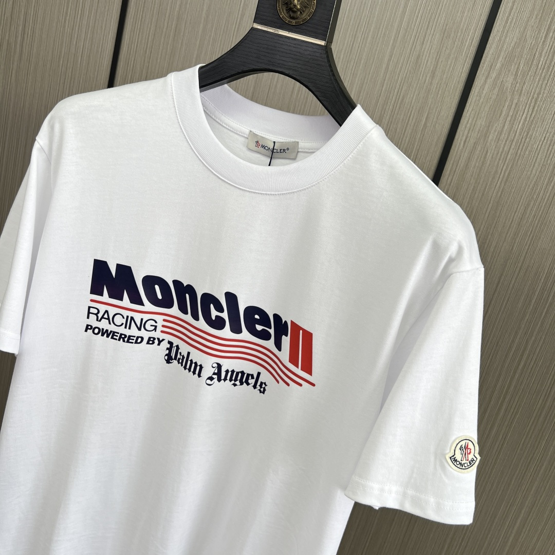 。新款🌟蒙口新款T恤，面料采用顶级原版精梳棉洗水面料，立体印花图案设计，时尚潮流，顶级的做工，高端品质！