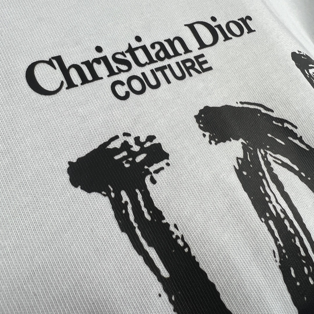 。新款🌟Dior新款T恤，面料采用顶级原版精梳棉洗水面料，立体印花图案设计，时尚潮流，顶级的做工，高端品