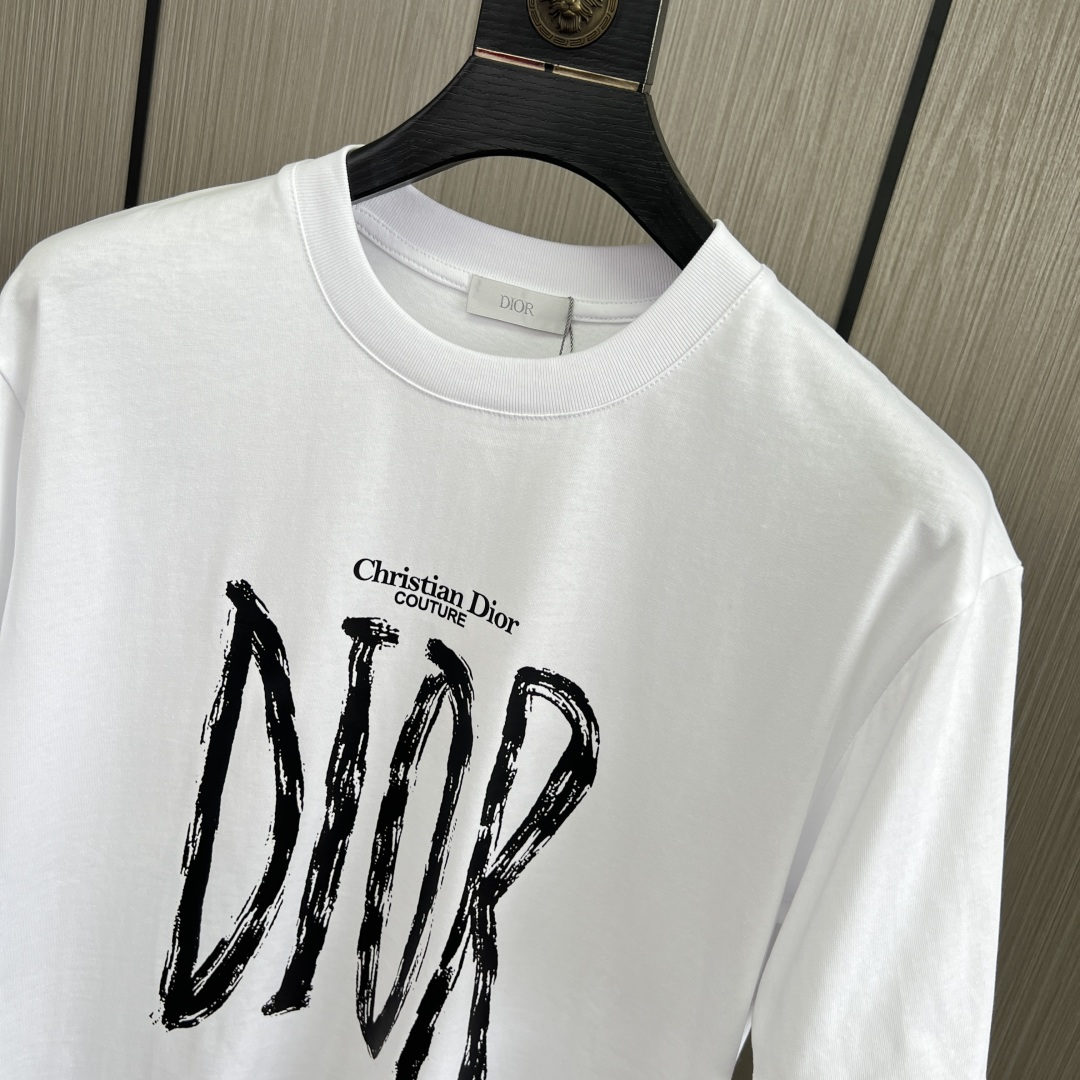 。新款🌟Dior新款T恤，面料采用顶级原版精梳棉洗水面料，立体印花图案设计，时尚潮流，顶级的做工，高端品