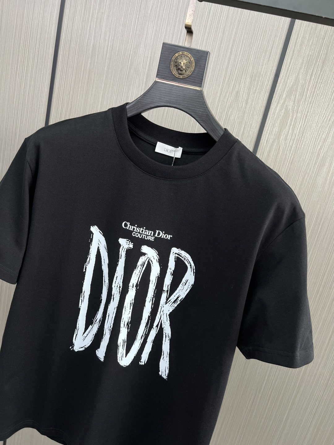 。新款🌟Dior新款T恤，面料采用顶级原版精梳棉洗水面料，立体印花图案设计，时尚潮流，顶级的做工，高端品