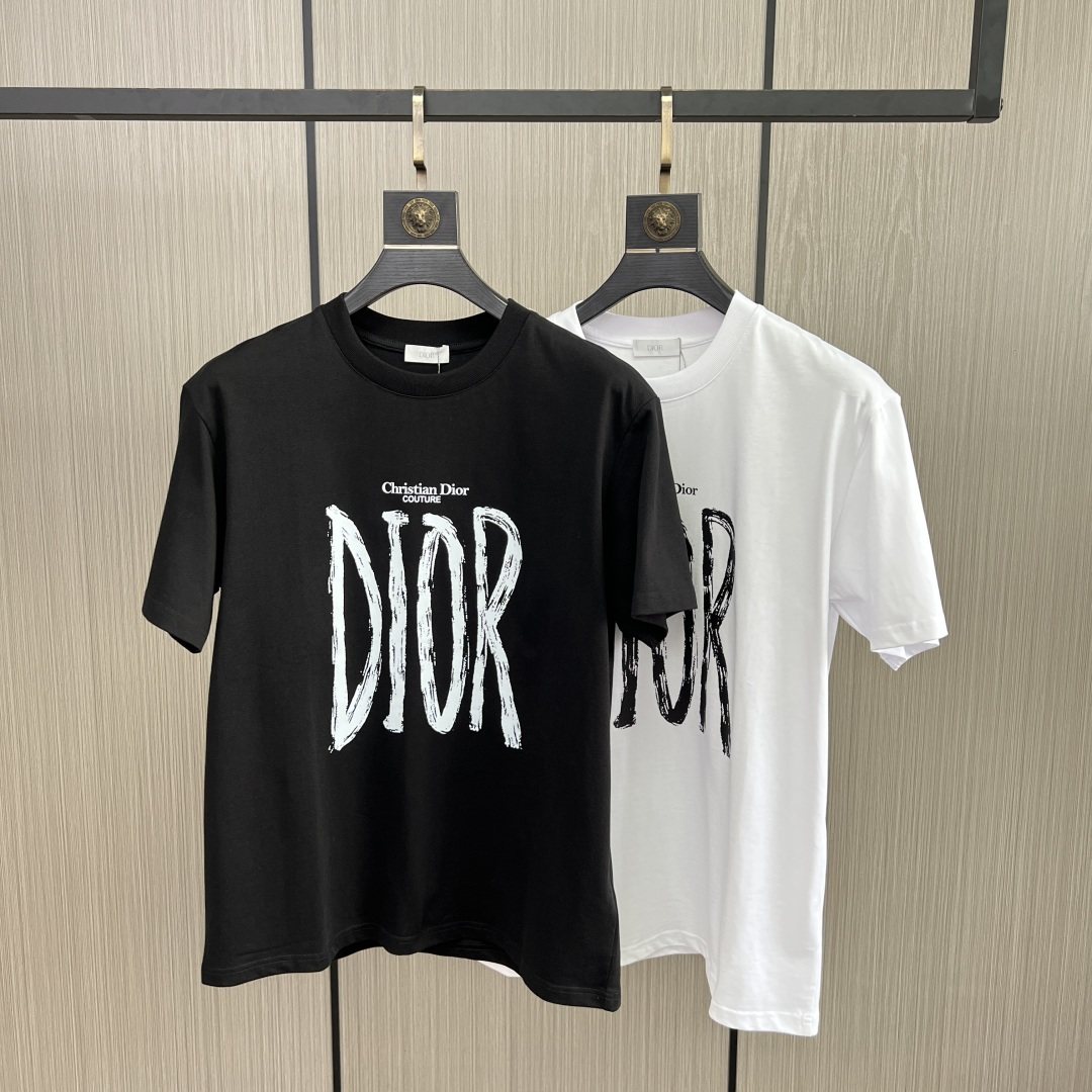 。新款🌟Dior新款T恤，面料采用顶级原版精梳棉洗水面料，立体印花图案设计，时尚潮流，顶级的做工，高端品