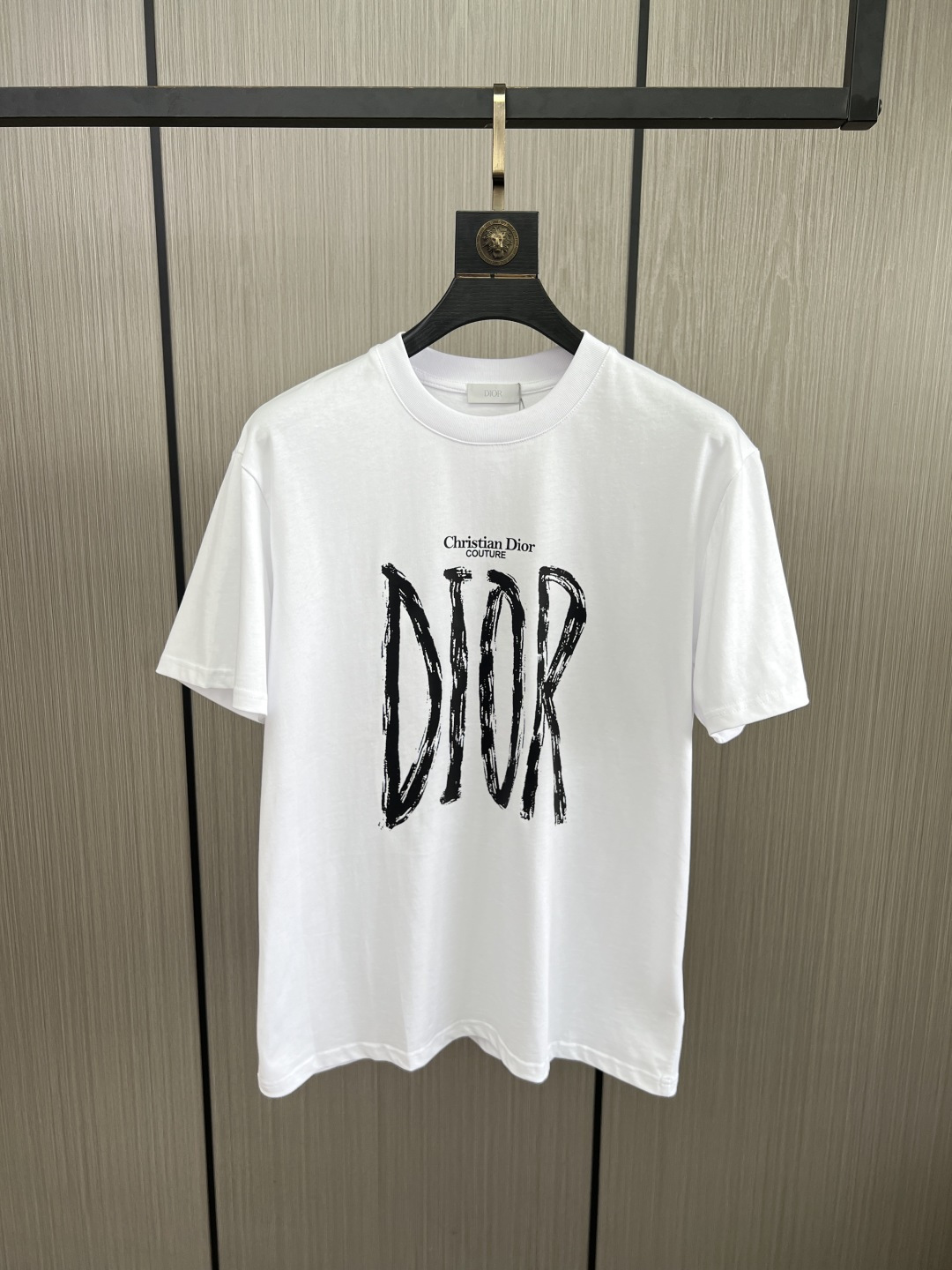 。新款🌟Dior新款T恤，面料采用顶级原版精梳棉洗水面料，立体印花图案设计，时尚潮流，顶级的做工，高端品