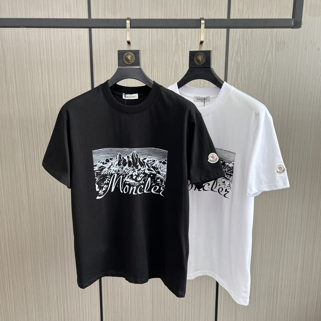 。新款🌟蒙口新款T恤，面料采用顶级原版精梳棉洗水面料，立体印花图案设计，时尚潮流，顶级的做工，高端品质！