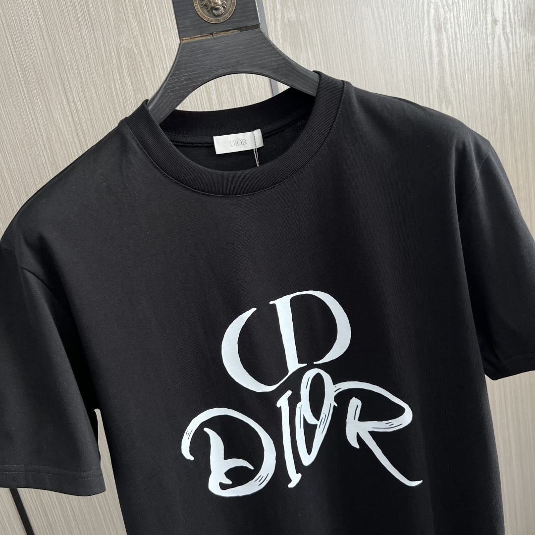 。新款🌟Dior新款T恤，面料采用顶级原版精梳棉洗水面料，立体印花图案设计，时尚潮流，顶级的做工，高端品