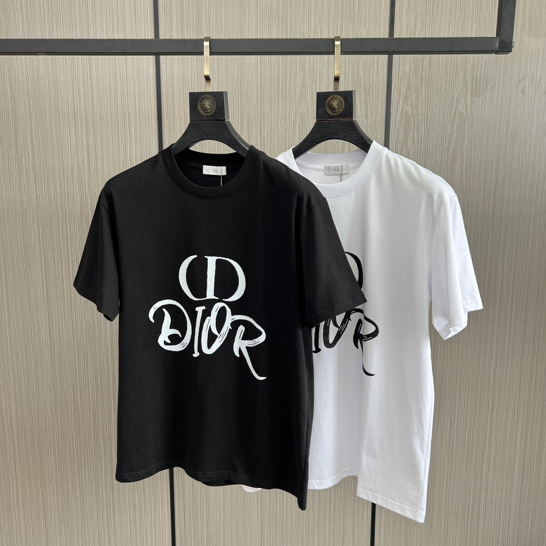 。新款🌟Dior新款T恤，面料采用顶级原版精梳棉洗水面料，立体印花图案设计，时尚潮流，顶级的做工，高端品