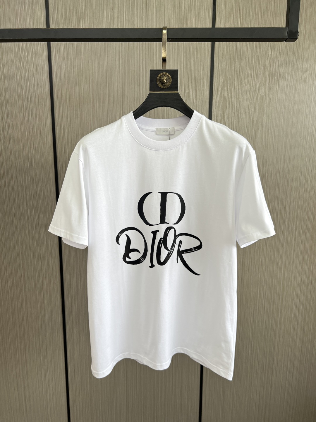。新款🌟Dior新款T恤，面料采用顶级原版精梳棉洗水面料，立体印花图案设计，时尚潮流，顶级的做工，高端品