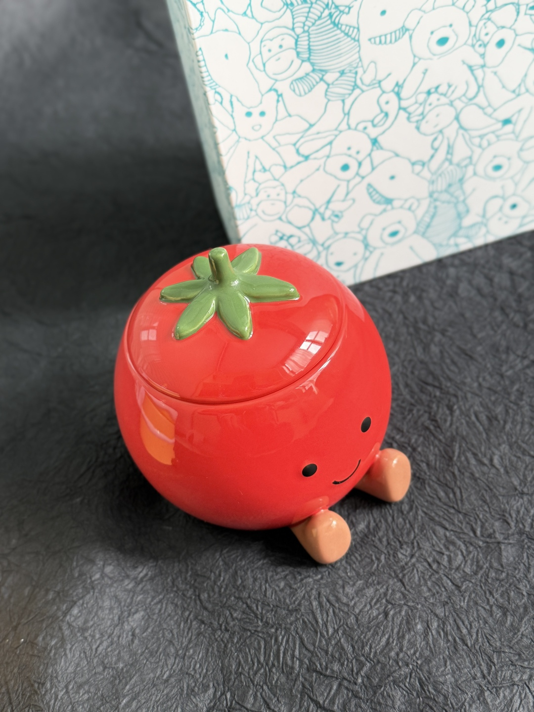 NO:810315,The blushing JELLYCAT tomato aromatherapy is so cute!  The green teal and smiling face, and even the short brown feet are cute!  , Car Aromatherapy. Home Fragrance. Candles19860909红扑扑的JELLYCAT 番茄香薰太会卖萌！ 绿蒂配笑脸 连棕色小短足都戳萌点！,车载香薰.居家香氛.蜡烛,accessory