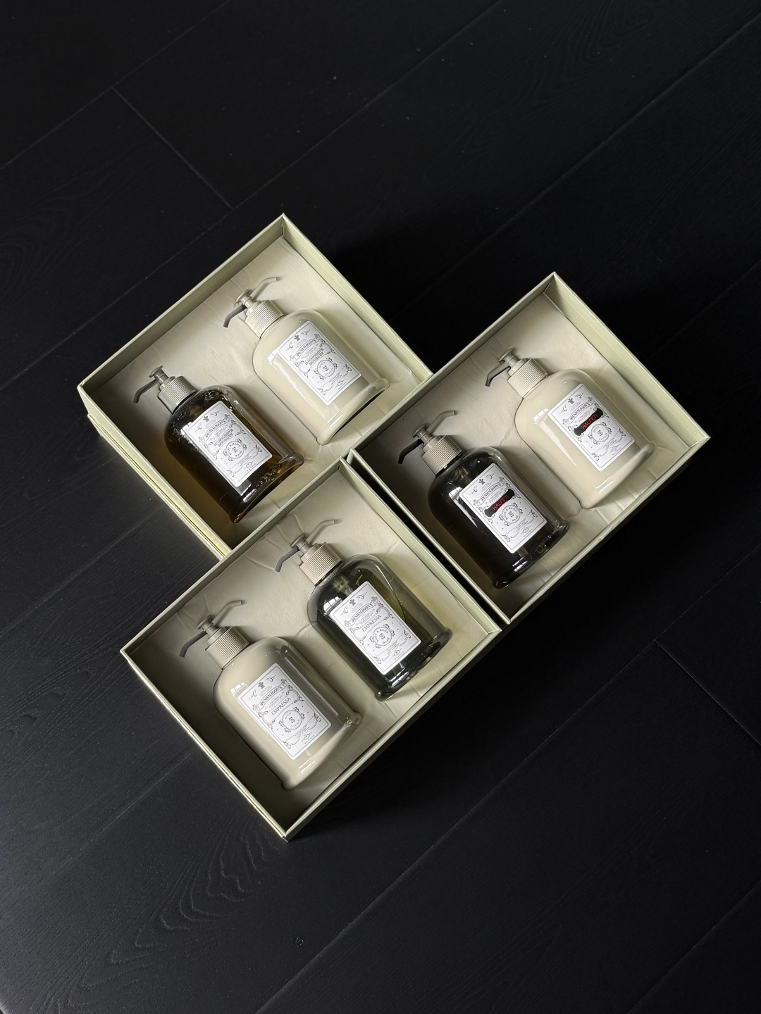 NO:810677,Wait until your legs are weak!  !  !  The trade order that I have been waiting for for more than half a year has finally arrived!  Pure Z company channels will arrange nine fragrance styles for everyone at once!  The packaging is beautiful and practical, and it’s explosion-proof and leak-proof!  Once you get it, you’ll know it’s worth the wait!  !  , toiletries19860909等到腿软！！！ 大半年等待的贸易订单终于到啦！ 纯z公司渠道 一次性把九个香型给大家安排到位！ 包装好看还超实用,而且防爆防漏做得超到位！ 拿到手就知道,这波等待特别值得！！,洗护用品,accessory