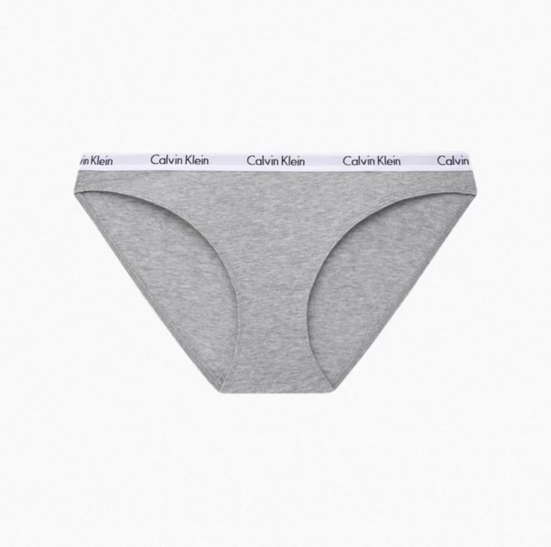 贴身穿着舒服到尖叫！
灰黑白三色经典百搭
怎么搭都不踩雷
S/M/L三个尺码，最大能穿到140斤
肉肉女孩也能轻松驾驭！