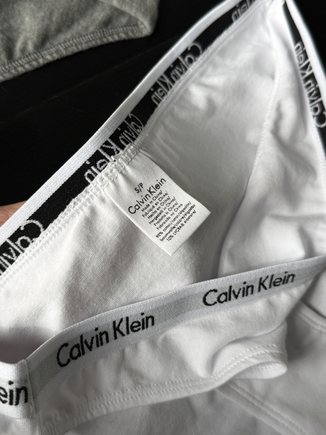 棉质微弹面料
软乎乎的棉质亲肤又透气
微弹设计服帖不紧绷
日常穿完全没束缚！！！