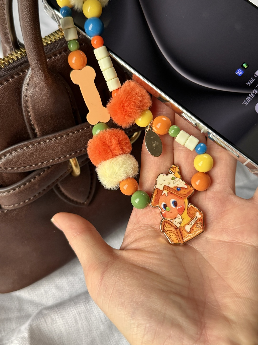 饼干屋
多巴胺色系暴击！
挂手机上，看一眼就爱上！