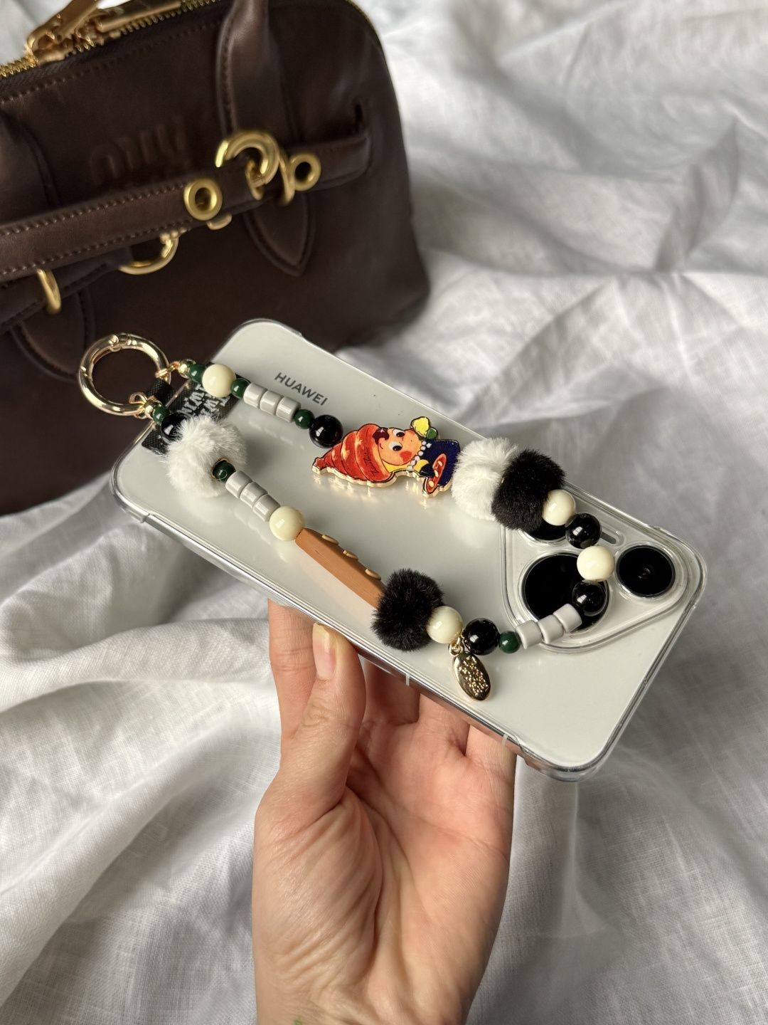 慵懒时刻
黑白配色酷到炸！
不爱花哨的直接冲
这款是我本人自留款来着！