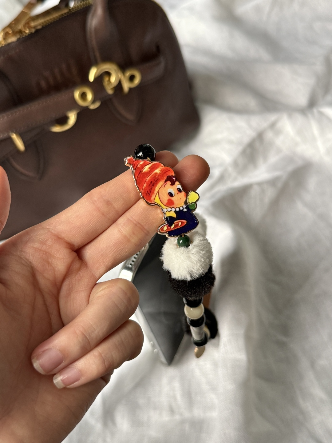 慵懒时刻
黑白配色酷到炸！
不爱花哨的直接冲
这款是我本人自留款来着！