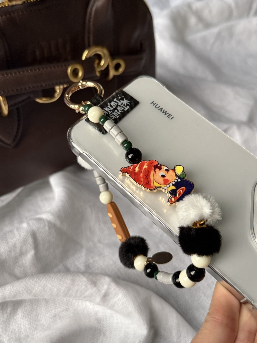 慵懒时刻
黑白配色酷到炸！
不爱花哨的直接冲
这款是我本人自留款来着！