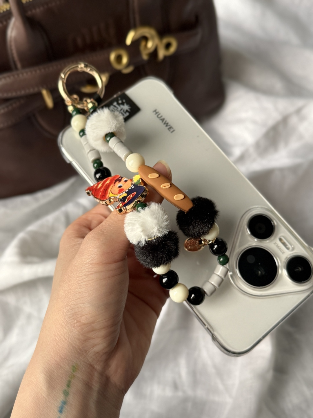 慵懒时刻
黑白配色酷到炸！
不爱花哨的直接冲
这款是我本人自留款来着！