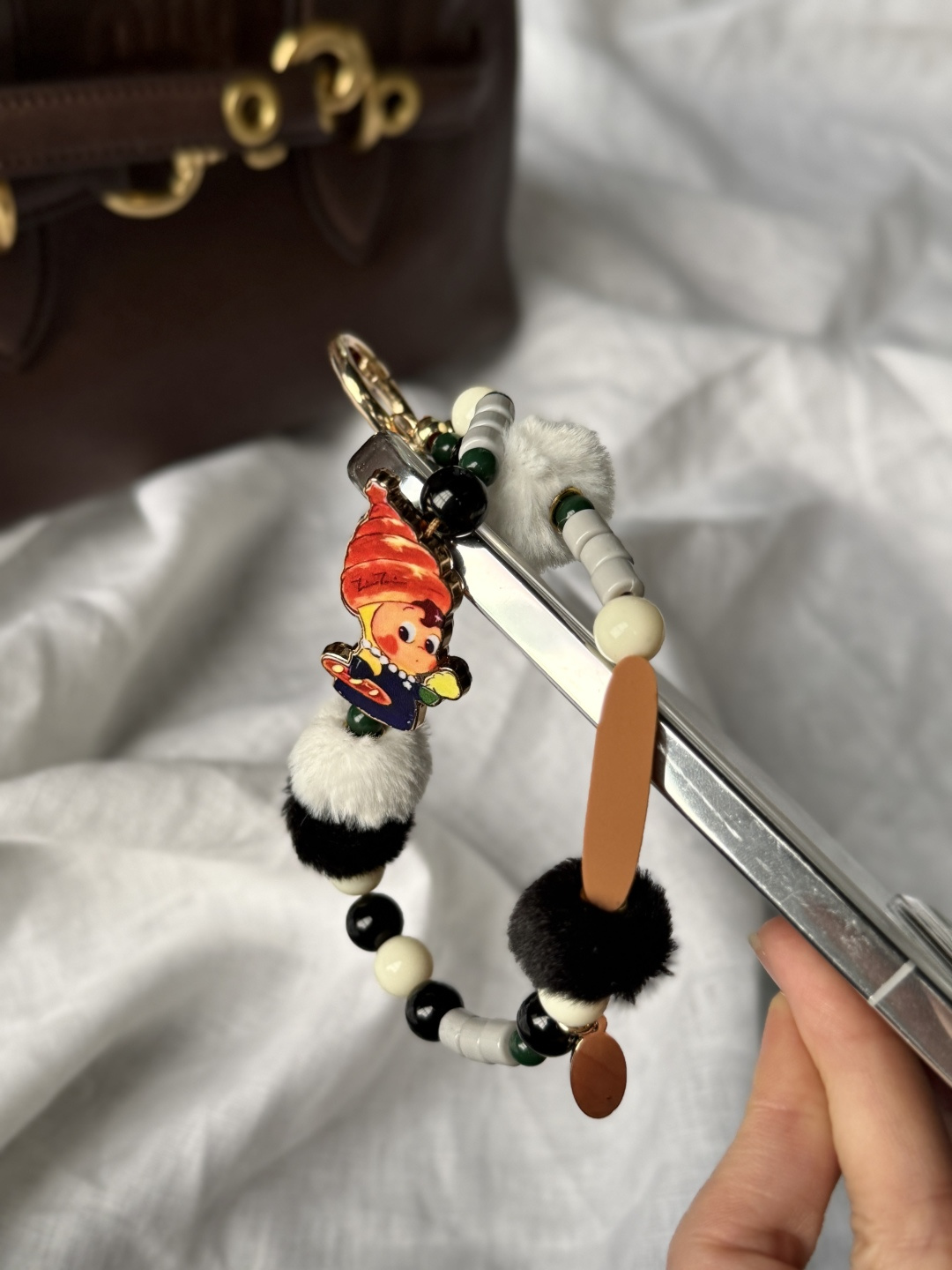 慵懒时刻
黑白配色酷到炸！
不爱花哨的直接冲
这款是我本人自留款来着！