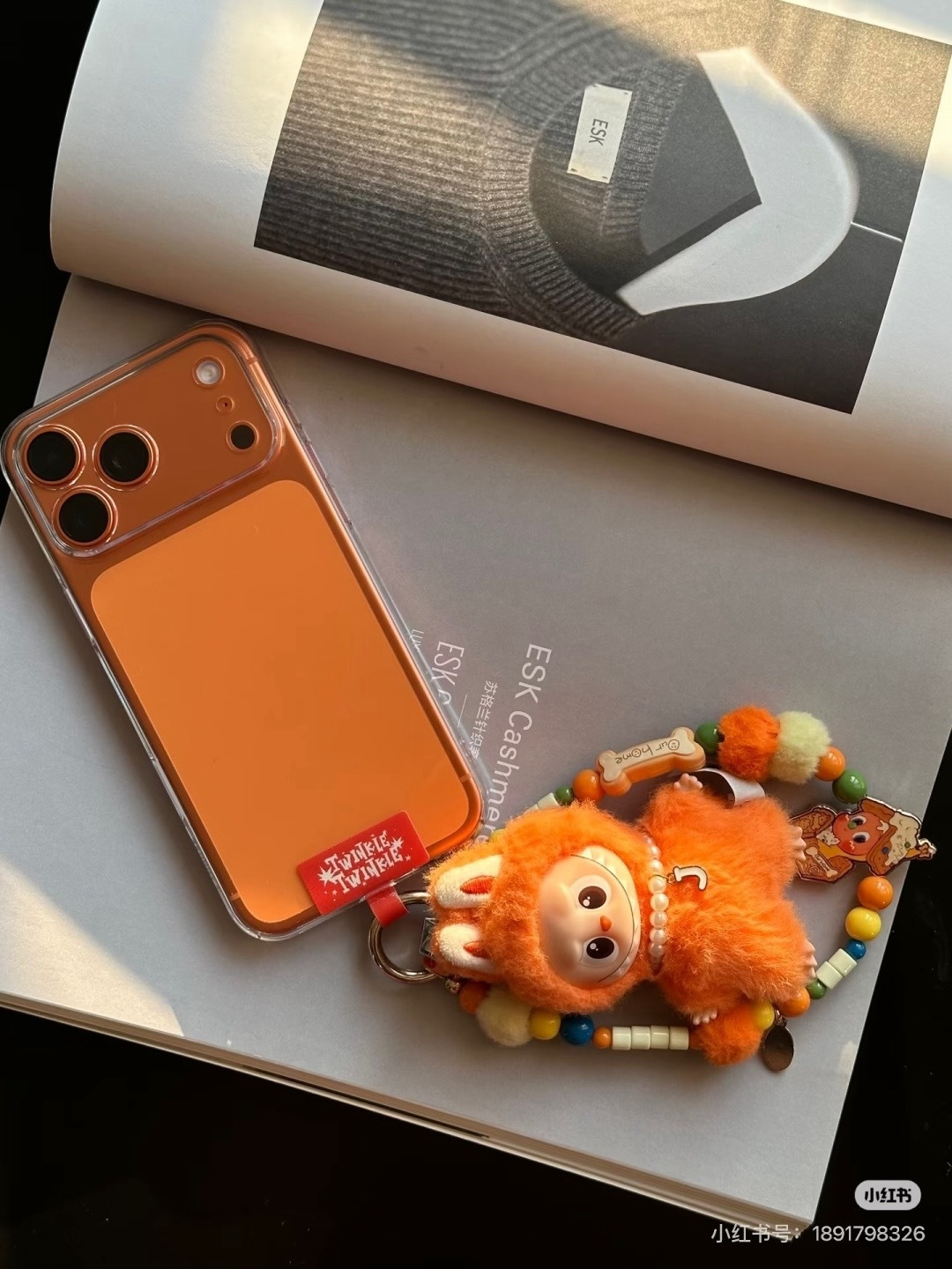 网友真的是天才！
居然把星星人手机链和字母拉布布挂件搭一起
好看直接翻倍！之前入手过的宝子快翻出来组合
也超级好看！