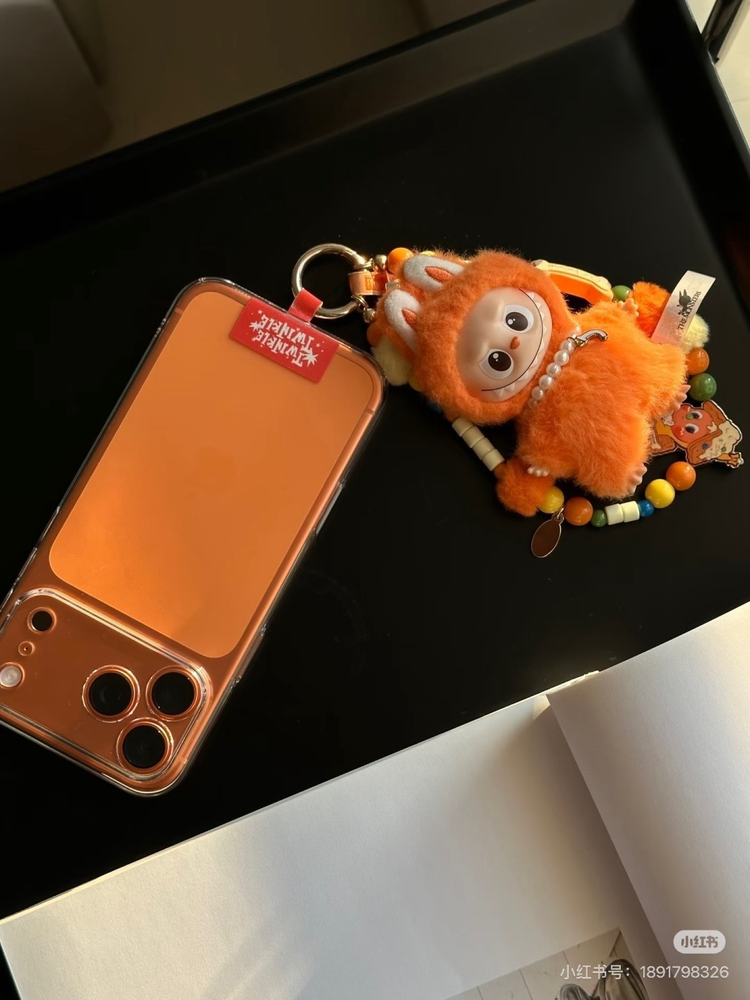 网友真的是天才！
居然把星星人手机链和字母拉布布挂件搭一起
好看直接翻倍！之前入手过的宝子快翻出来组合
也超级好看！