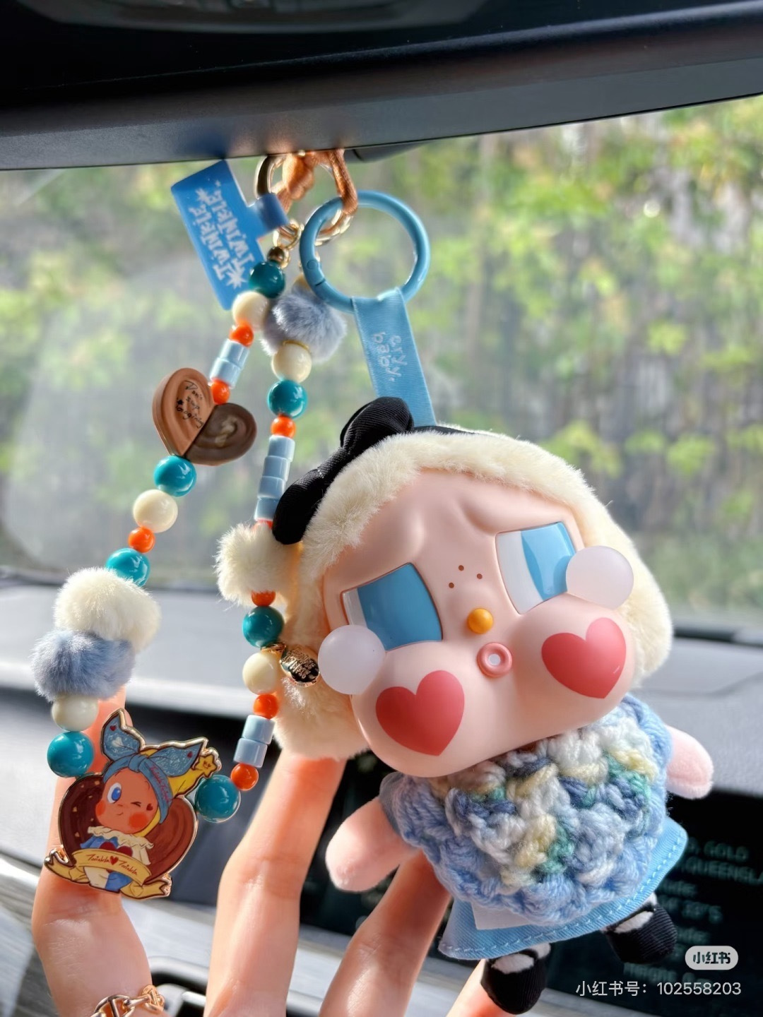 网友真的是天才！
居然把星星人手机链和字母拉布布挂件搭一起
好看直接翻倍！之前入手过的宝子快翻出来组合
也超级好看！
