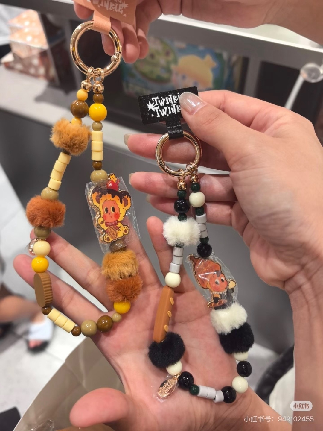 这手机链好看得离谱
拿在手里看不停
连不爱挂链的我都心动！