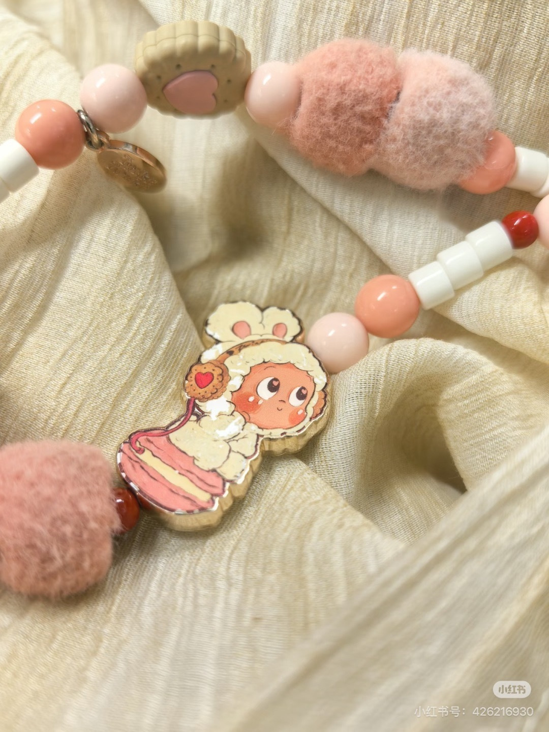 这手机链好看得离谱
拿在手里看不停
连不爱挂链的我都心动！