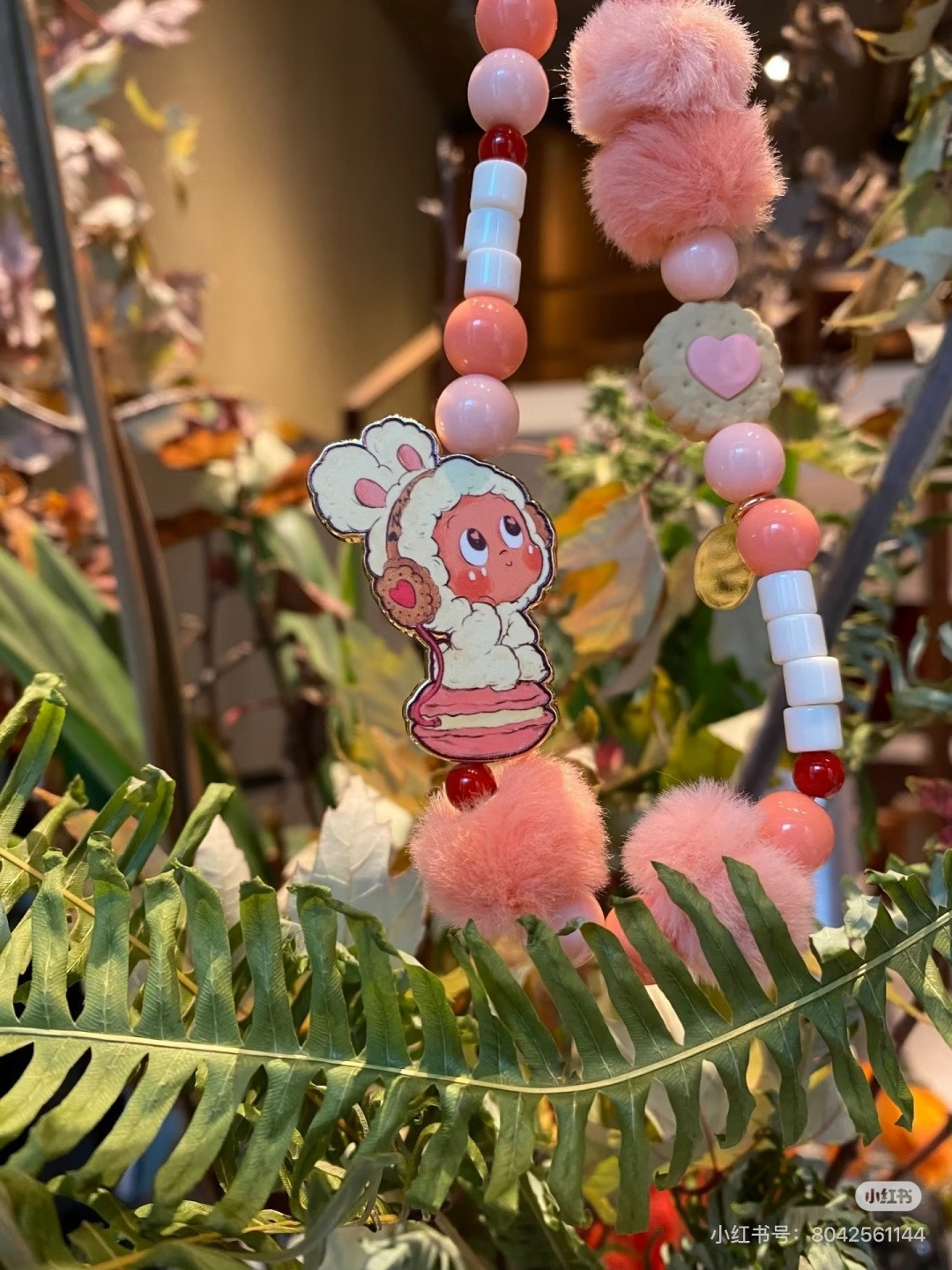 这手机链好看得离谱
拿在手里看不停
连不爱挂链的我都心动！