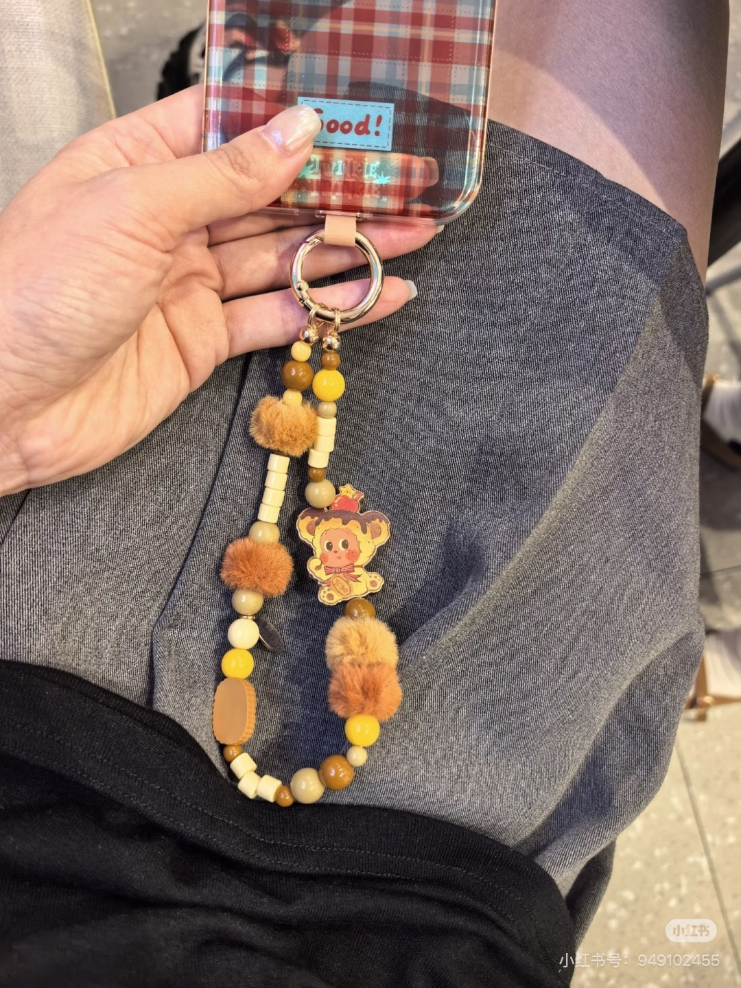 这手机链好看得离谱
拿在手里看不停
连不爱挂链的我都心动！