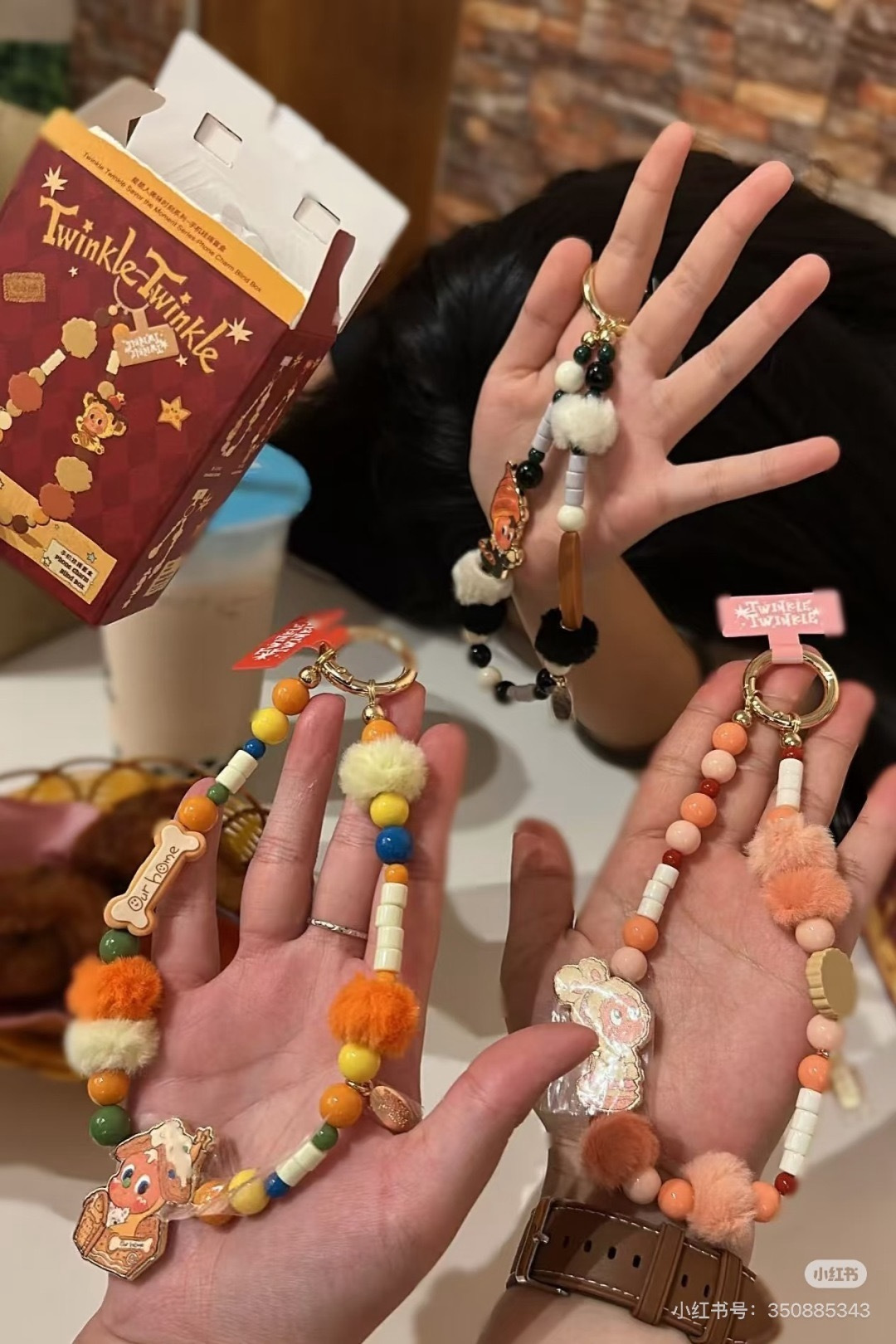 奶油黄+浆果粉+海盐蓝！
百搭色系手机链，手机、相机
包包都能搭，放桌面还能当摆件！