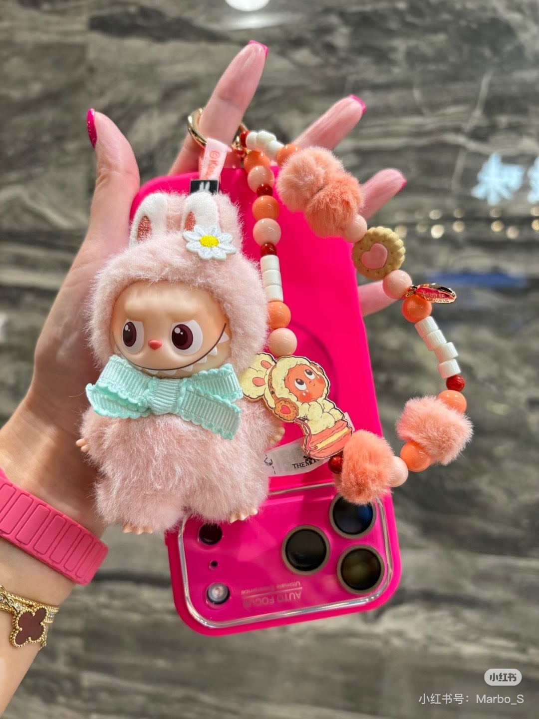 奶油黄+浆果粉+海盐蓝！
百搭色系手机链，手机、相机
包包都能搭，放桌面还能当摆件！