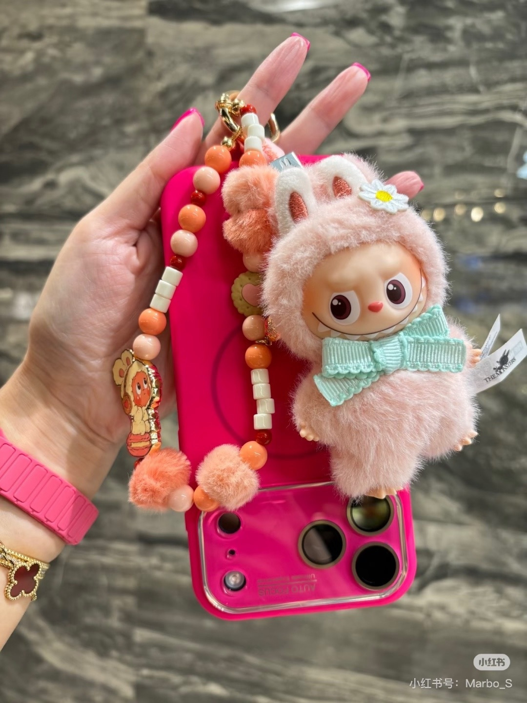 奶油黄+浆果粉+海盐蓝！
百搭色系手机链，手机、相机
包包都能搭，放桌面还能当摆件！