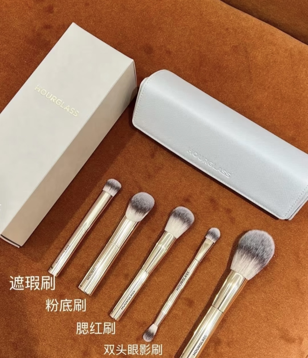 NO:810825,to be honest!  !  The quality of Hourglass brushes has always been outstanding. This travel limited edition has achieved the ultimate in portability and practicality. Whether it is a short trip or a long-term business trip, it is enough to bring this set. It has to be the 'travel artifact' in the world of makeup brushes!  I have given this blessing to all the sisters around me. I will really cry if I miss it!  !  , trendy department store19860909说实话！！ Hourglass的刷具质感一直没话说 这次的旅行限定版更是把便携性和实用性做到了极致不管是短途出行还是长期出差,带上这一套就够了,化妆刷界的“出行神器”非它莫属！ 已经按头安利给身边所有姐妹了 错过真的会哭！！,潮品百货,accessory