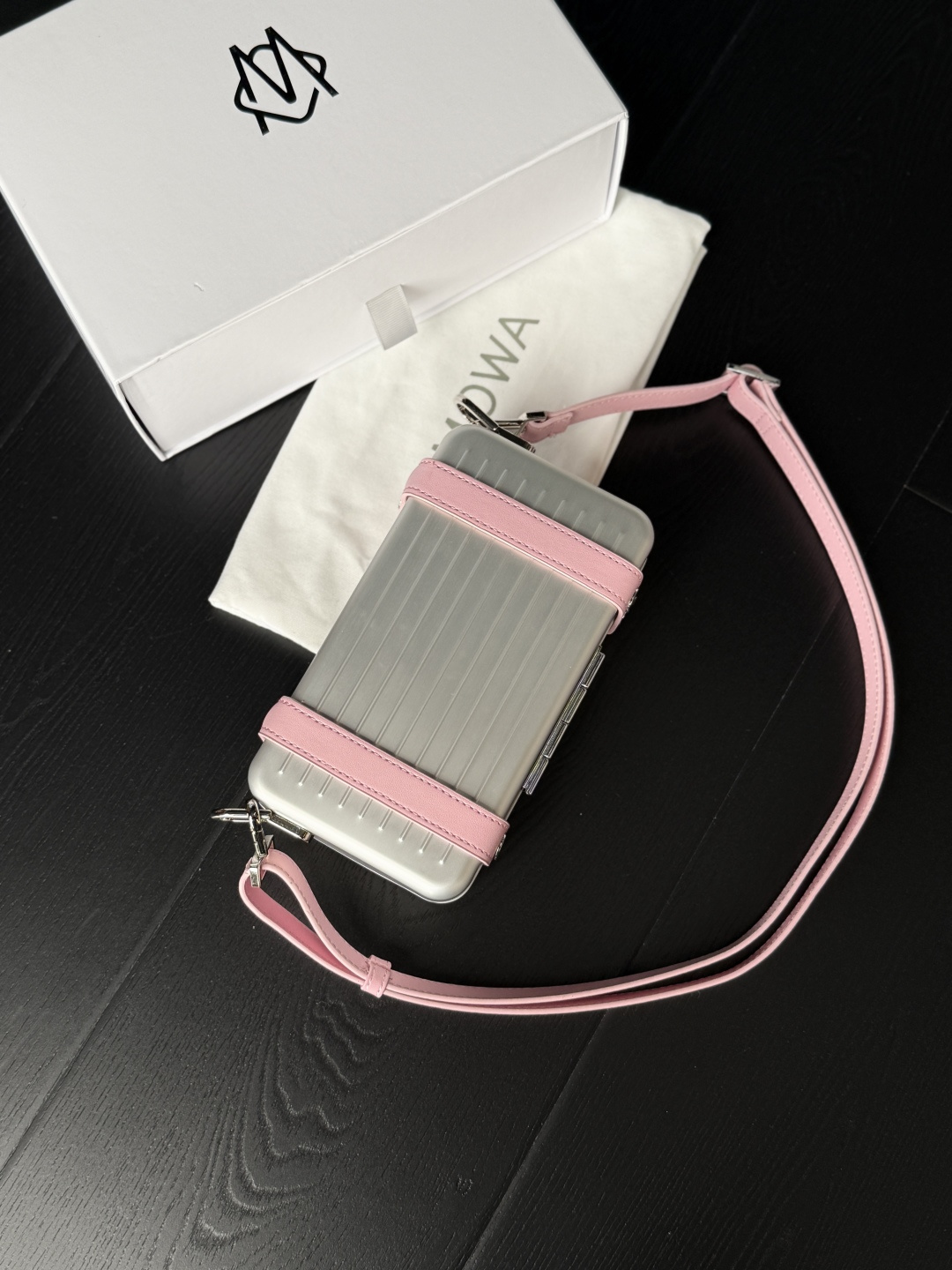 가방 리모와 크로스바디 여행가방 상세 이미지 4