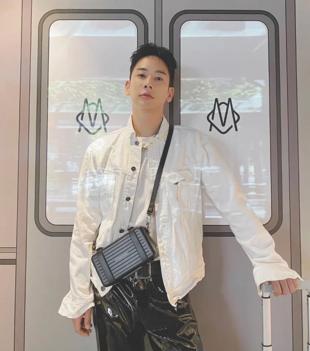 가방 리모와 크로스바디 여행가방 상세 이미지 6