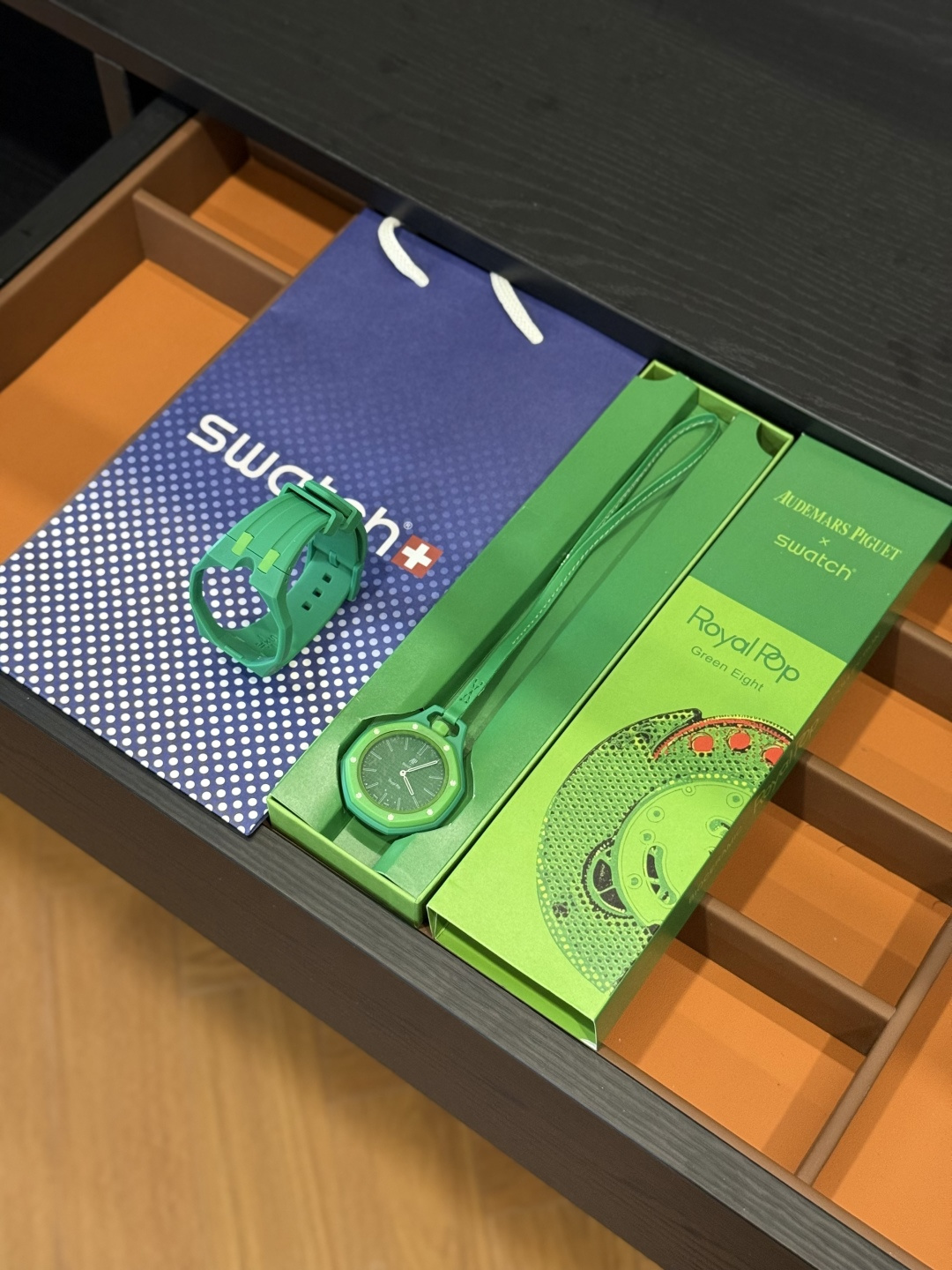 NO:879236,It’s so classy, ​​it’s really classy. Each color is more stunning than the other. This watch is all about color!  !  Just go for this brand co-branding, it is really valuable for collection, so especially the colorful ones like this, you really have to grab it, Chaopin Department Store19860909太上头了真的太上头了 一个颜色比一个颜色惊艳 这个表玩的就是色彩！！ 就冲这个品牌联名,真的非常有收藏价值 所以尤其是像这样的彩色真的要抢好了,潮品百货,accessory