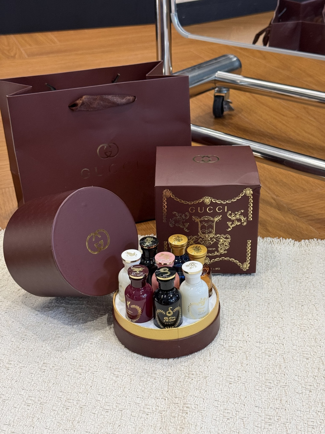 NO:879180,Unlock 8 Gucci Secret Fragrances at once, super innovative gift giving!  !  The gift box really touches my heart. Usually it’s hard to find just one Alchemist sample!  This set is a complete set of 8 pieces!  ,perfume,gucci19860909一次解锁8种古驰秘境香 送礼超有新意！！ 礼盒真的太戳我心巴 平时单买一支炼金士小样都难找！ 这套直接集齐8支全套！,香水,gucci,accessory