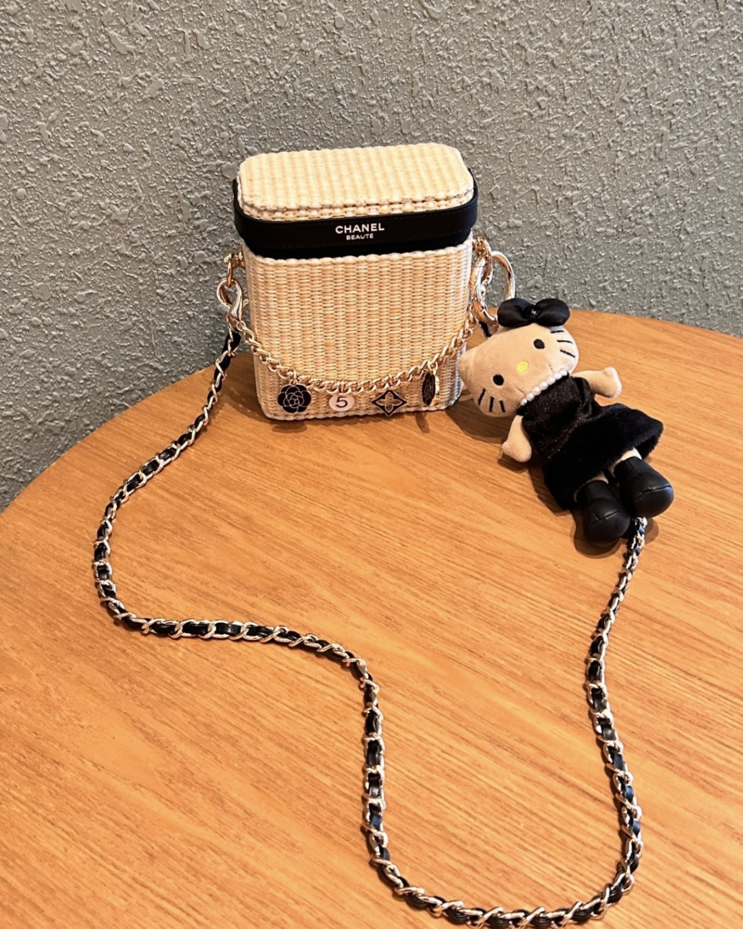 NO:894481,And you can also DIY your own backpack!  !  It’s no worse than what you can buy at the counter!  !  It’s hard to get it every year!  !  I really made a lot of money this time!  !  , trendy department store, backpacks19860909而且还可以自己diy做成背包！！ 完全不输在柜柜上买到的！！ 本身每年就很难抢到！！这一次真的赚大了！！,潮品百货,backpacks,accessory