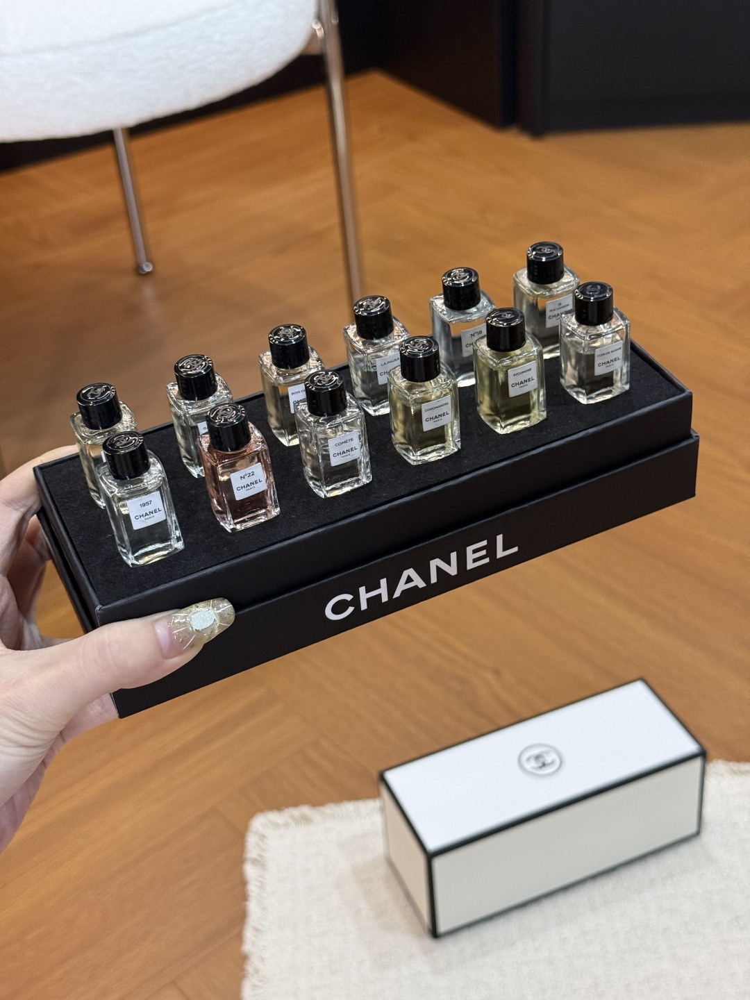 NO:919235,Gift boxes and handbags are available!  !  It’s also very decent to give as a gift, and it’s a perfect atmospheric artifact!  , perfume and trendy department store19860909礼盒手提袋都有！！ 送人也很体面,妥妥的氛围感神器！,香水潮品百货,accessory